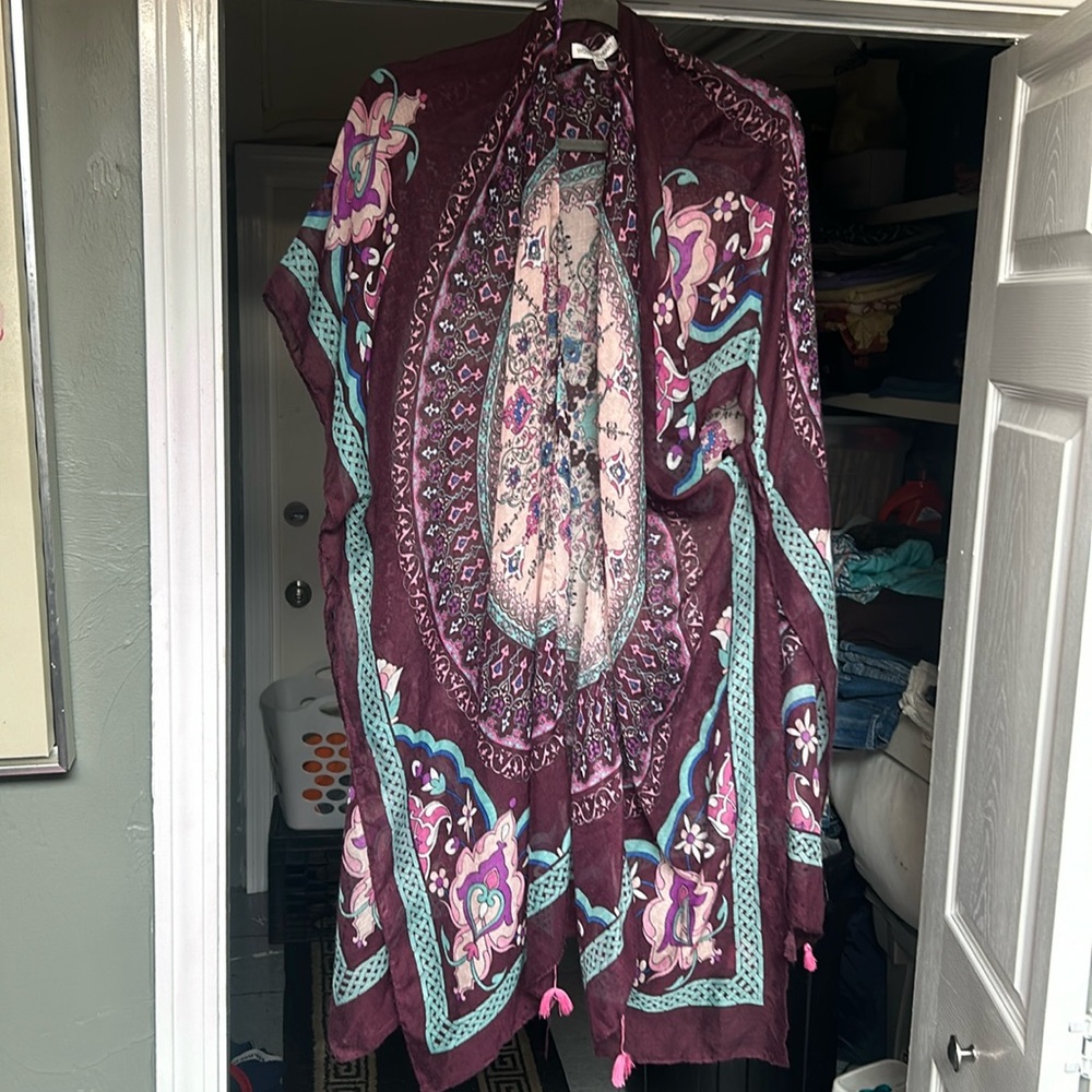 Light weight Cover. Bright colors. No tears stains etc.